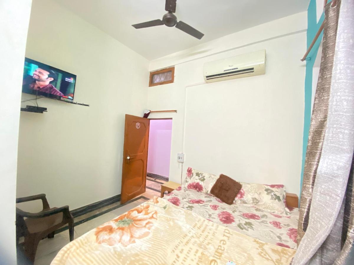 Hotel Shri Mahant Orchha 5 Mint Walking From Ram Raja Temple Exterior foto
